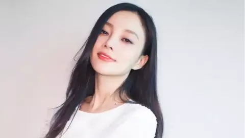 郑丽文拜谒中山陵